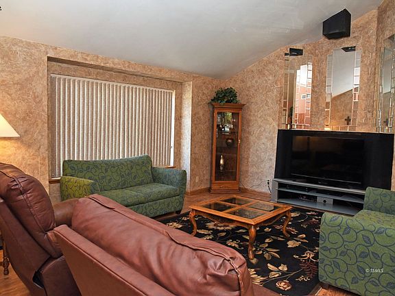 3rd image of 74 Sierra Dr