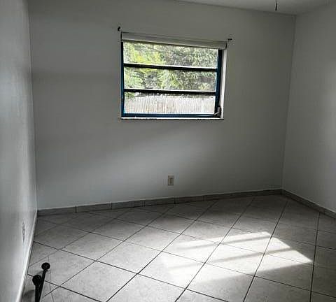 5th image of 1871 Forest Ave