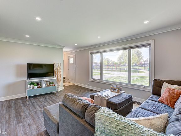 3rd image of 8005 New Castle Ave