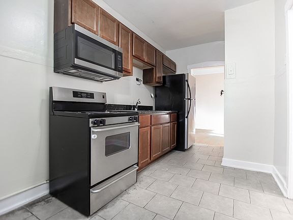 3rd image of 6734-6736 S Clyde Ave #6736-3S