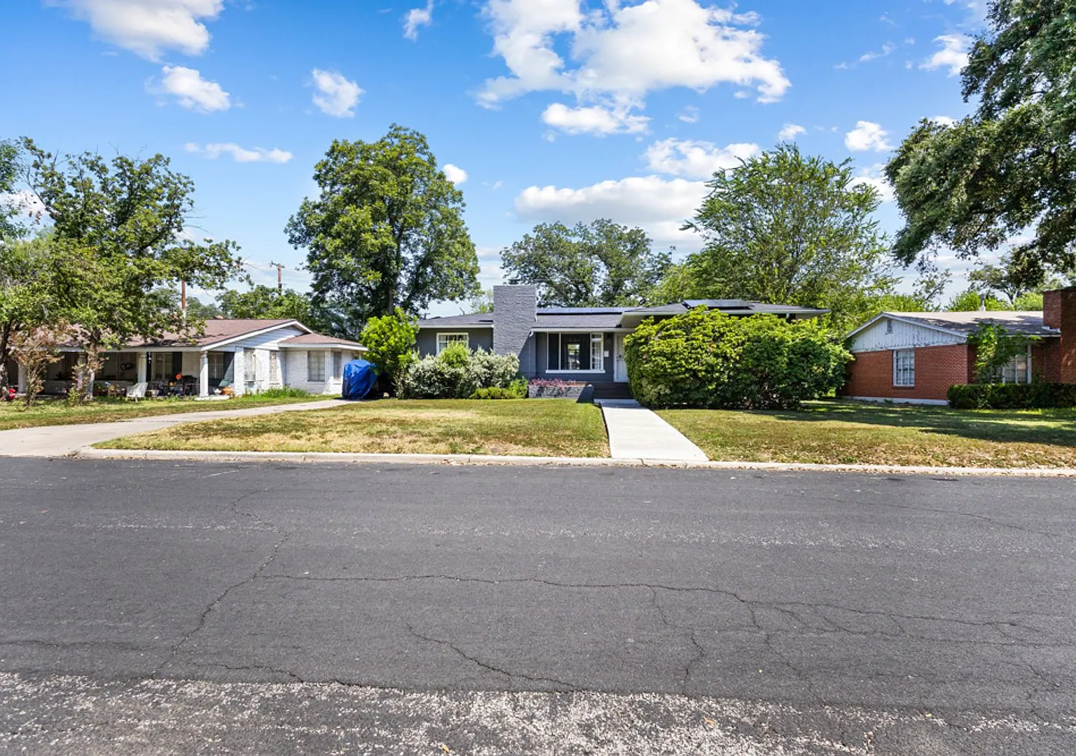 3 Bedrooms, 2 Bathrooms located in Jefferson Terrace Subdivision — Photo 1