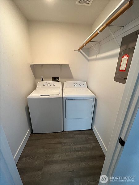 4th image of 806 E White Birch Avenue