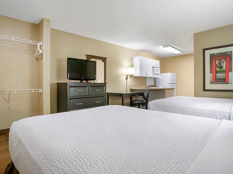 Studio Suite - 2 Full Beds