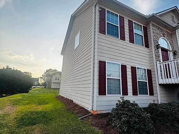 3rd image of 311 Oakhaven Way