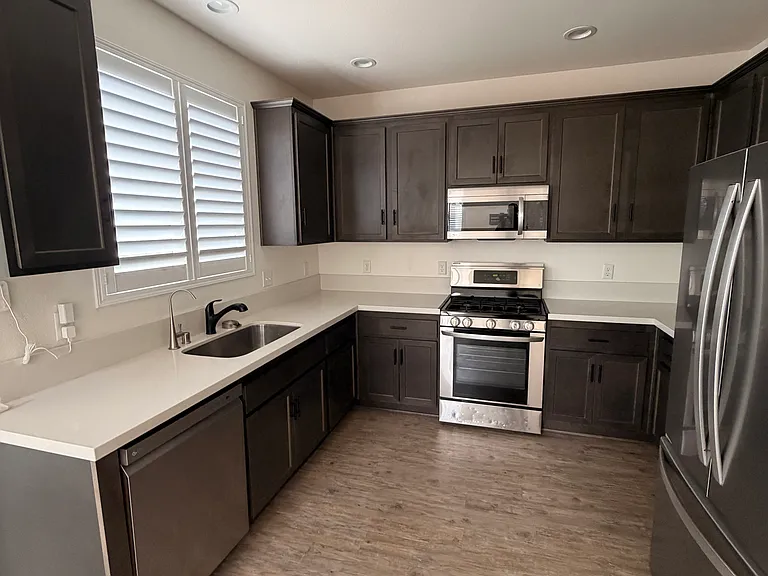 327 Las Flores Dr — Photo 8