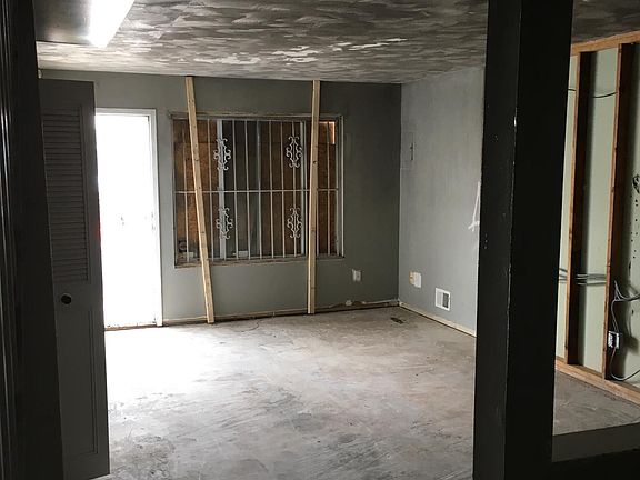 4th image of 22 Susan Ct