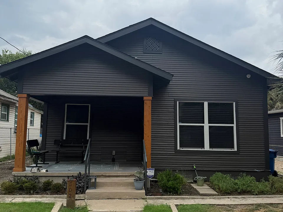302 Helena St
