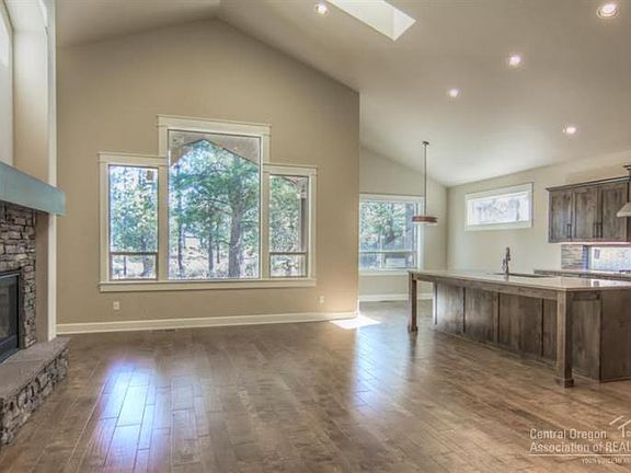 5th image of 60354 SE Hedgewood Ln