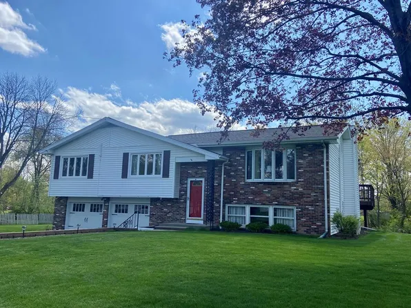 13 Easterbrook Dr W, Horseheads, NY 14845