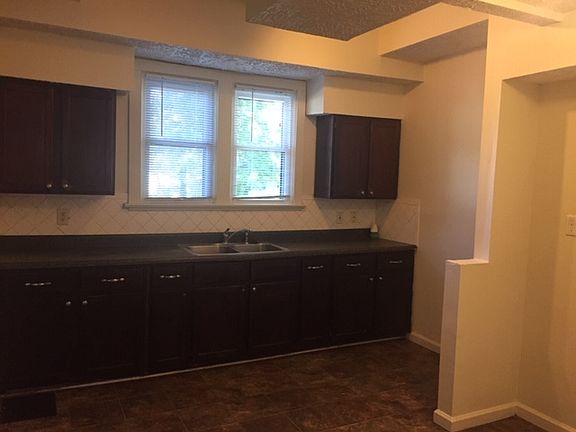 2nd image of 3838 N Kenwood Ave