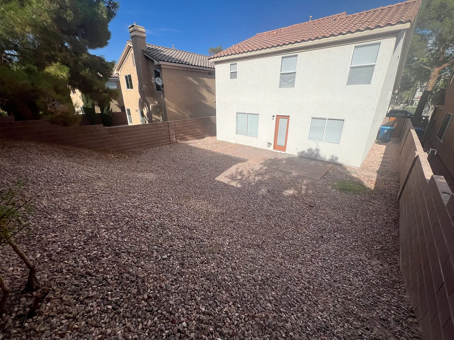 3 bed, 2.5 bath, 1851 sqft, $2,300 — Photo 2