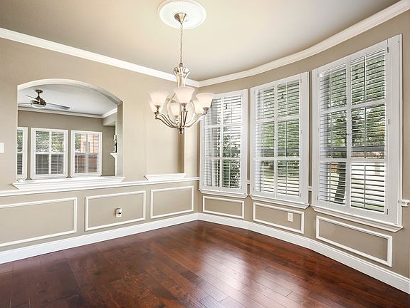 4th image of 513 Lake Village Dr