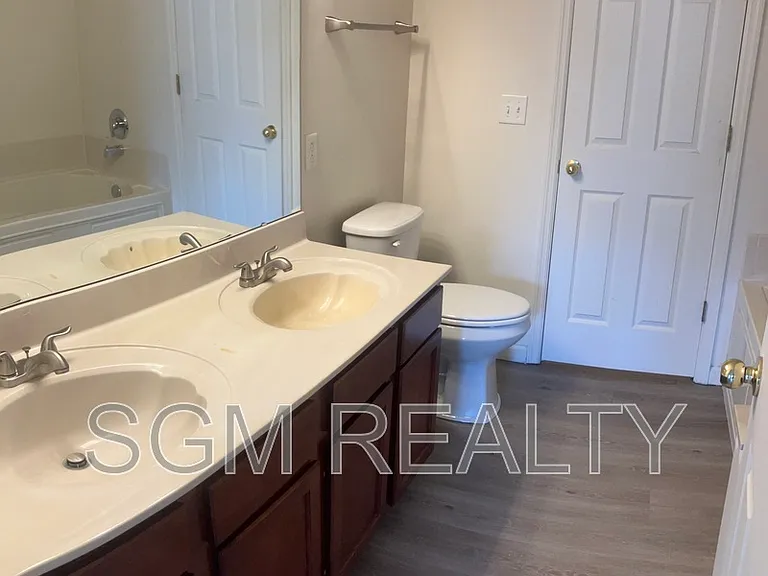 1711 Ambrose Terrace Dr — Photo 20