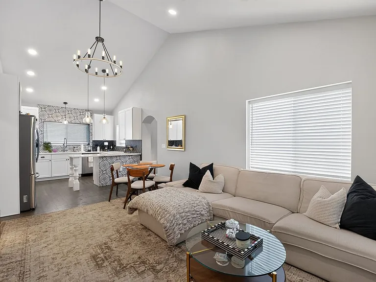 2615 W Caithness Pl — Photo 9