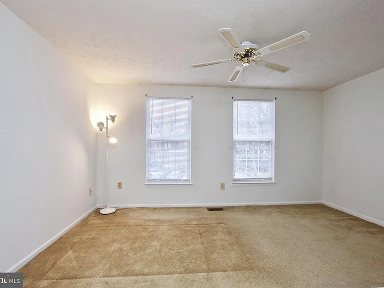1915 Belmont Ridge Ct — Photo 19