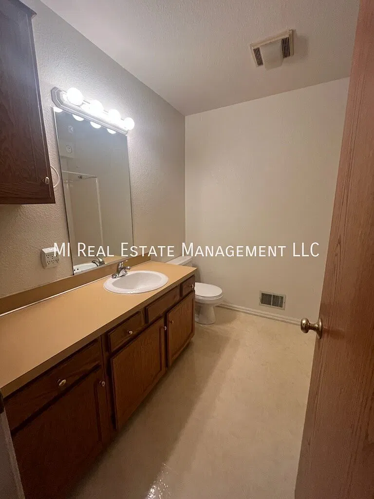2 bed, 1.0 bath, 1000 sqft, $1,295 — Photo 4
