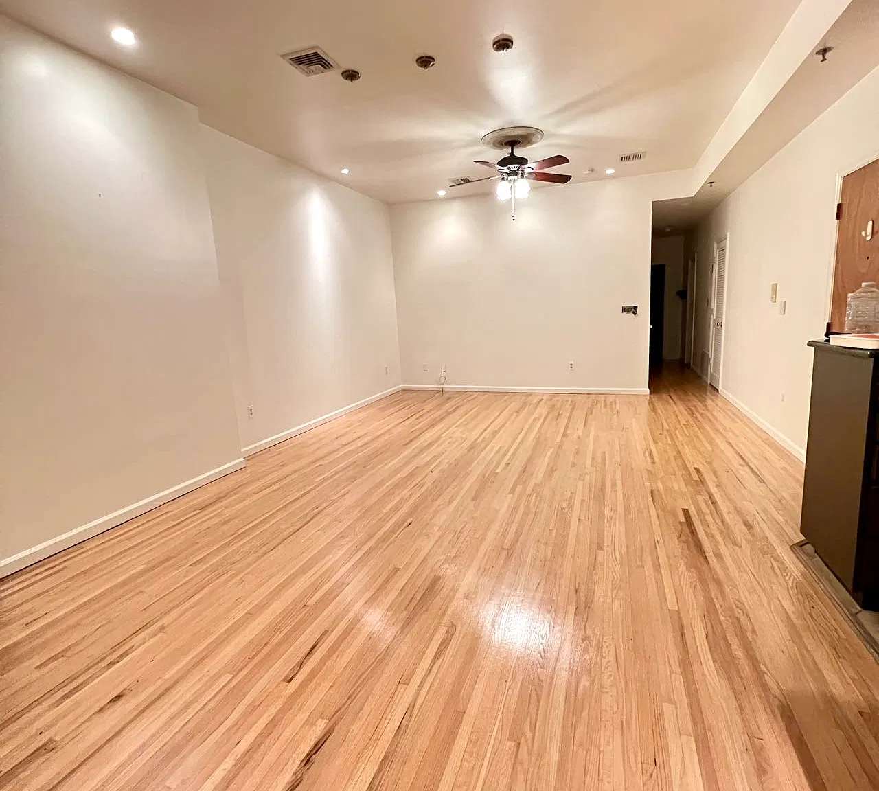 2 bed, 1100 sqft, $4,200 — Photo 2