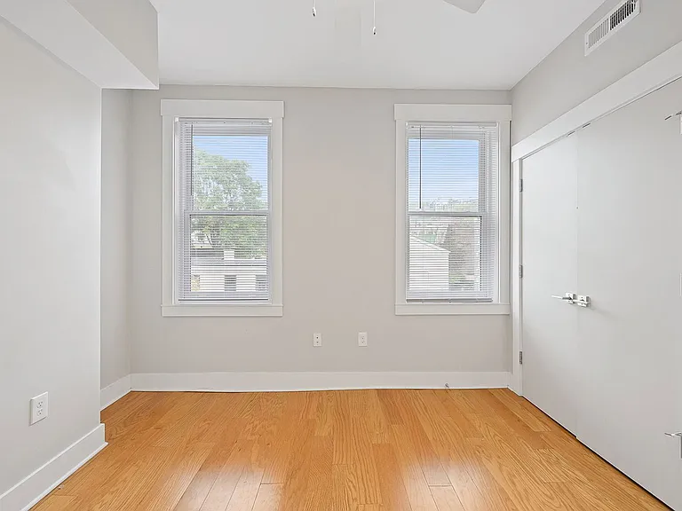 412 E 13th St #3 — Photo 9
