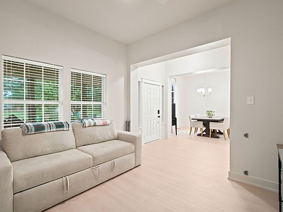 5th image of 219 Southpeak Ln