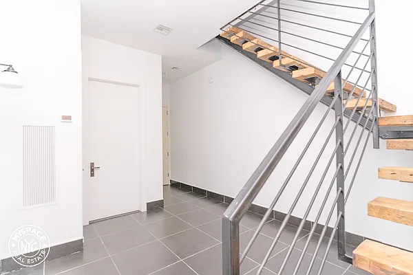 Rented by MySpaceNYC | media 6