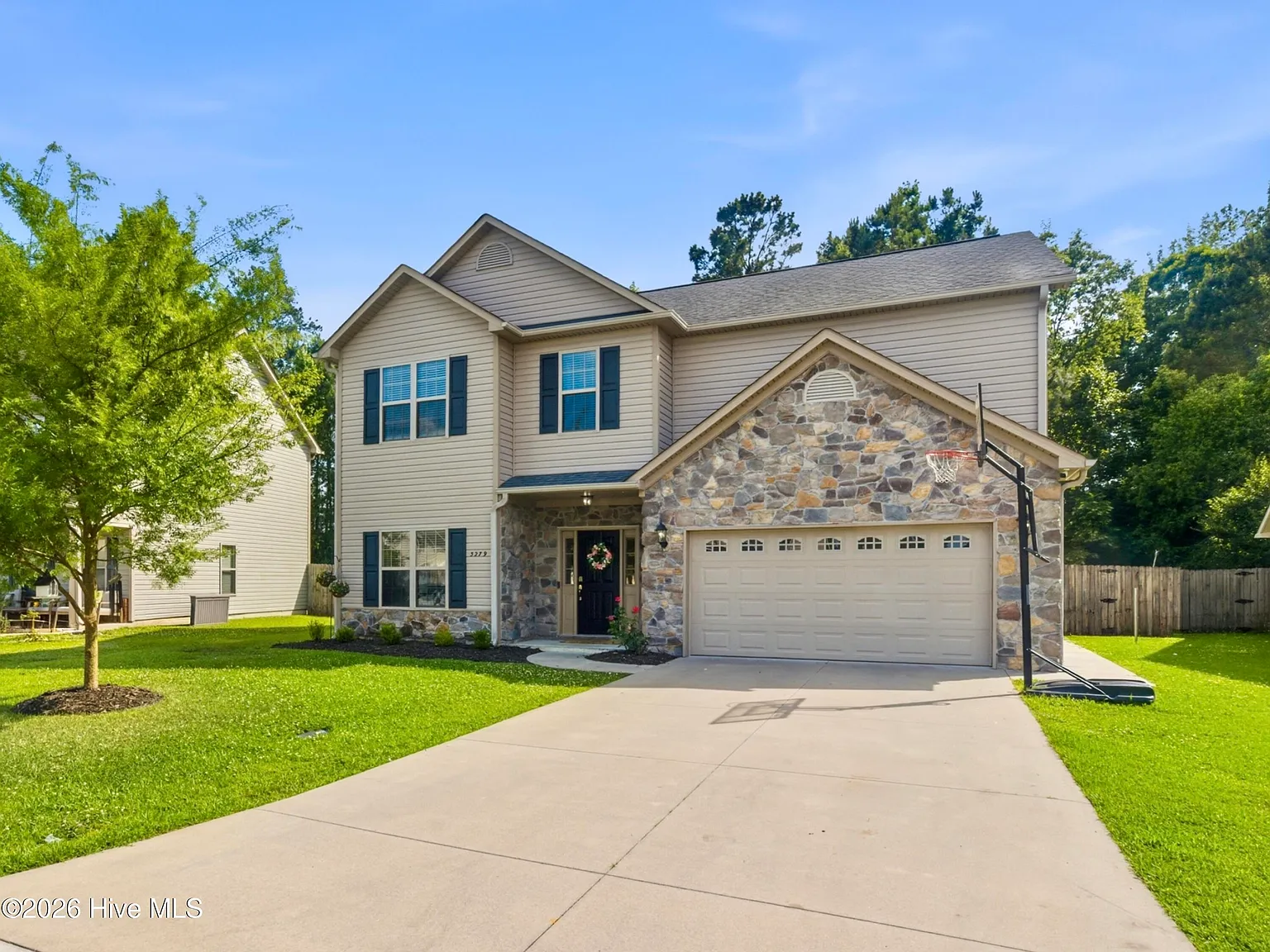 4 bed, 3.0 bath, 2849 sqft, $2,400 — Photo 1