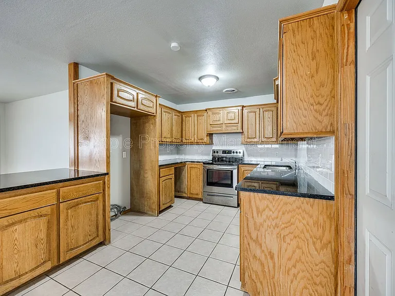 1802 S Dille Ave — Photo 4