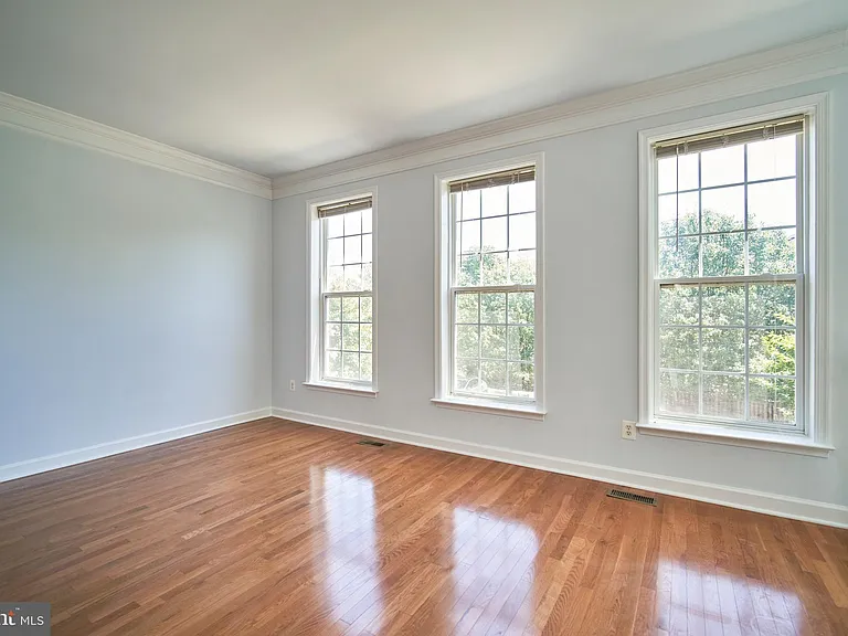 19147 Commonwealth Ter — Photo 5