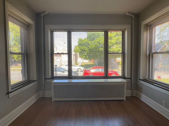 3rd image of 10226 S Rhodes Ave #2