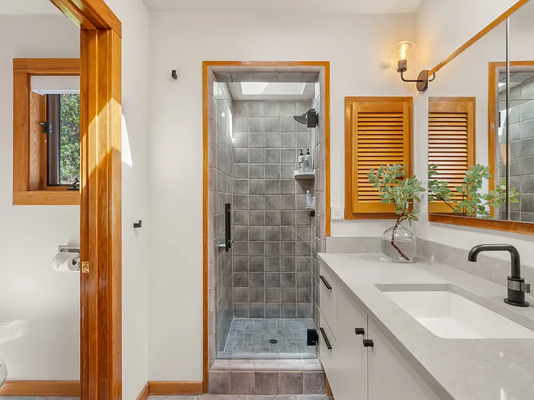 235 Granite St #2 — Photo 9