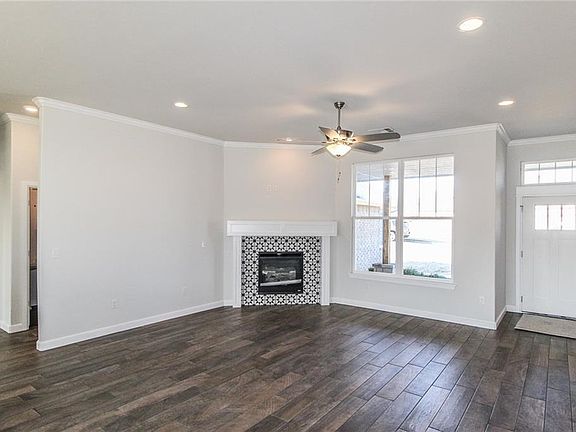 3rd image of 2013 Oakville Pl