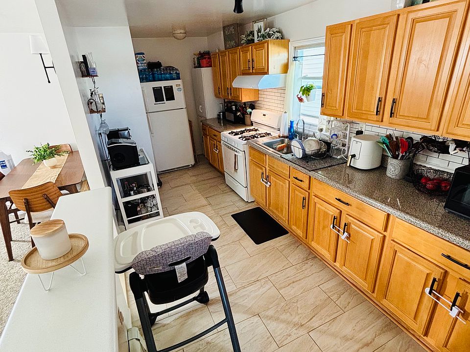 Large kitchen, lots of cabinets.