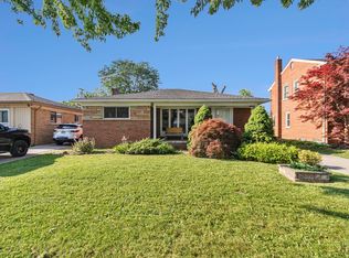 18293 Spring Ct N, Fraser, MI 48026