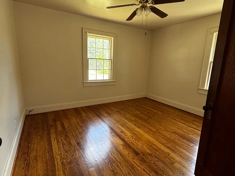 810 Kings Rd — Photo 16