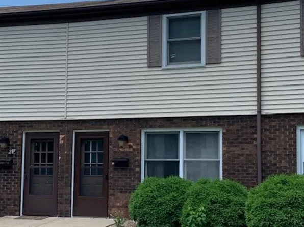 1936 Canterbury Dr APT Q, Washington, IL 61571