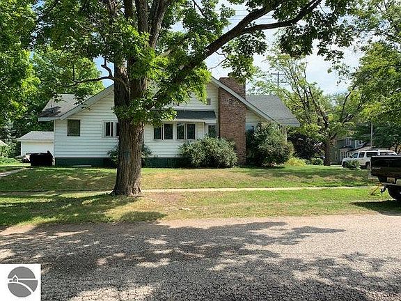 4th image of 403 E John St