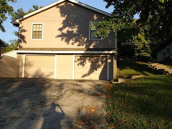 4209-11 Driveways Face Street