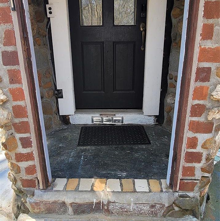 7th image of 1740 Hollywood Dr