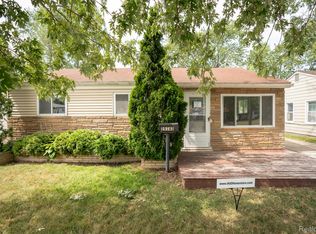 25143 Fern St, Roseville, MI 48066