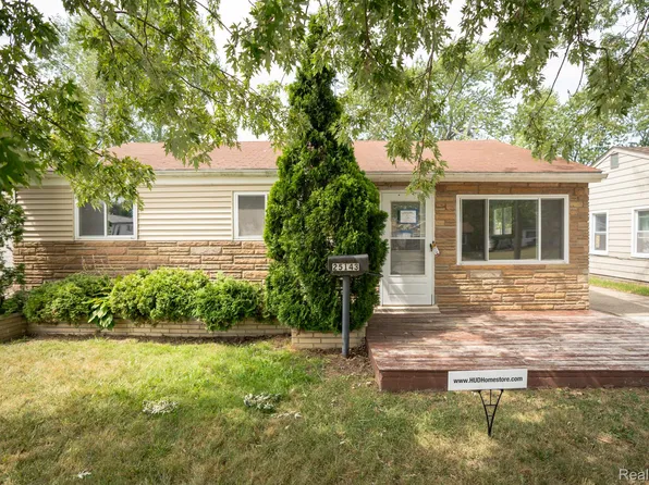 25143 Fern St, Roseville, MI 48066