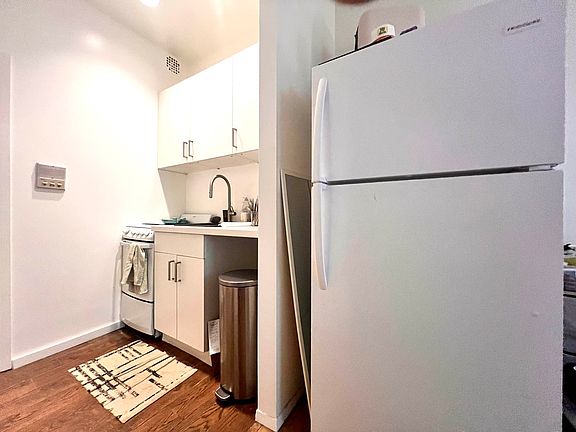 4th image of 408 E 78th St APT 2D