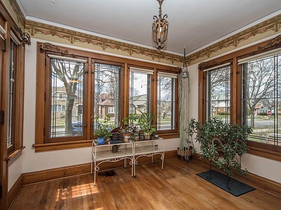 Front Entry/Sunroom
