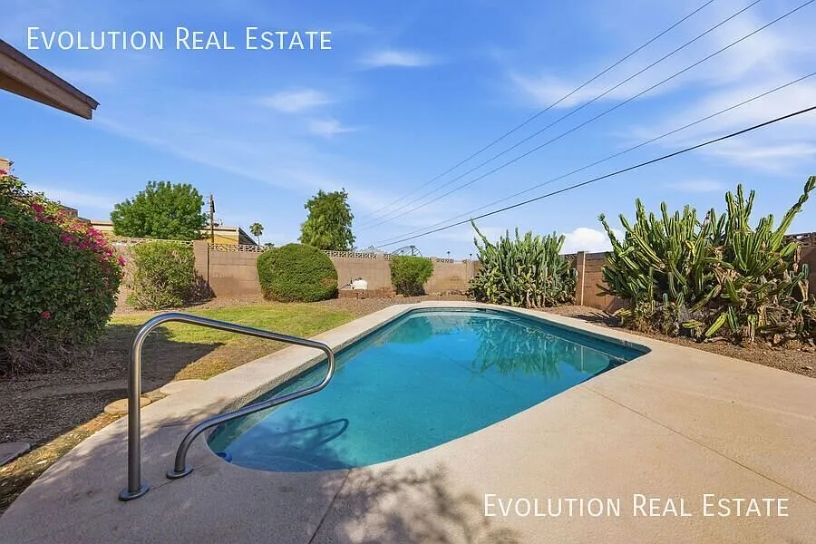 Free Rent - Move In Ready Home With Private Pool — Photo 1