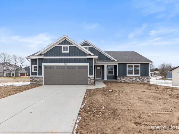 7120 Pinehurst Dr, Rockford, MI 49341