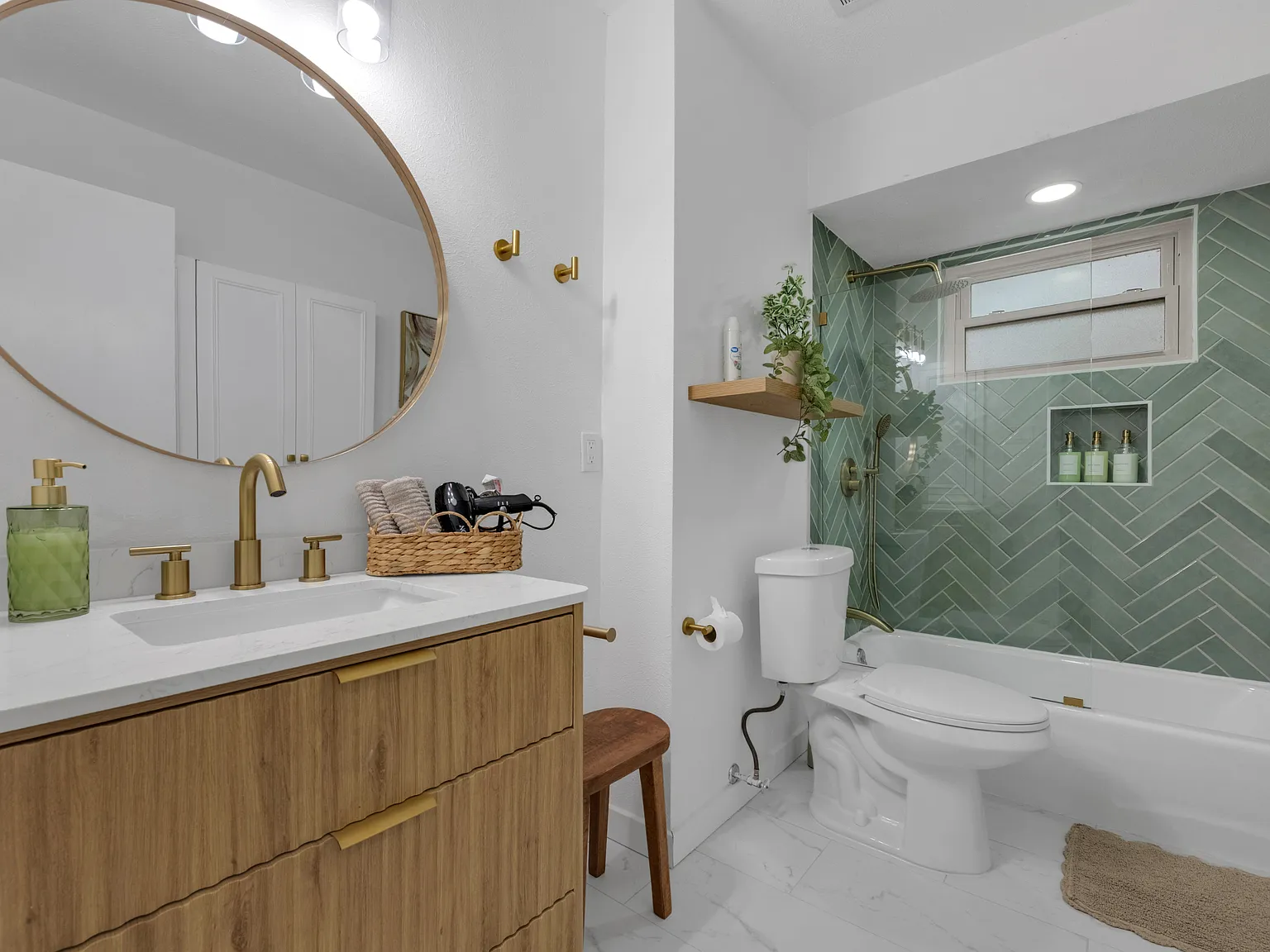 5 bed, 2228 sqft, $7,500 — Photo 3