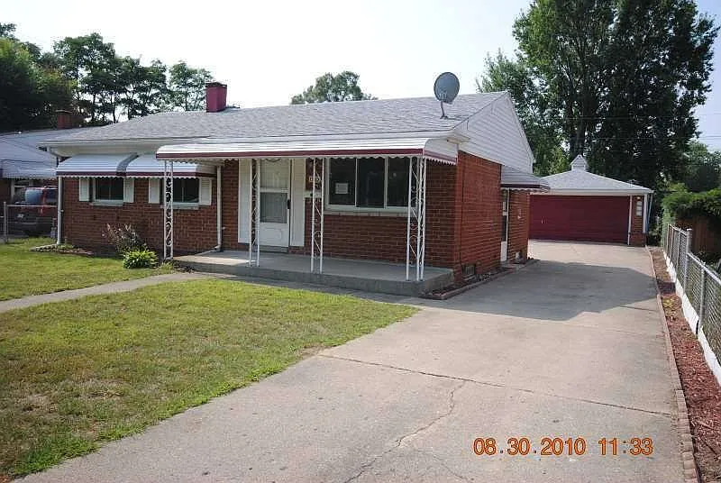 1562 E Clark Rd photo 1