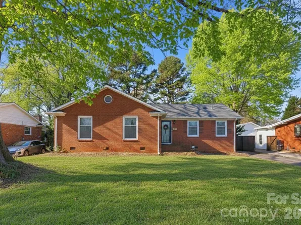 6814 Starcrest Dr, Charlotte, NC 28210