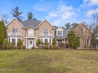 209 Menlo Park Rd, Niskayuna, NY 12309