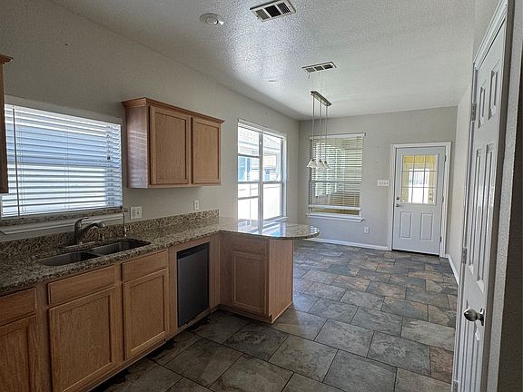 4th image of 9907 Birch Dr