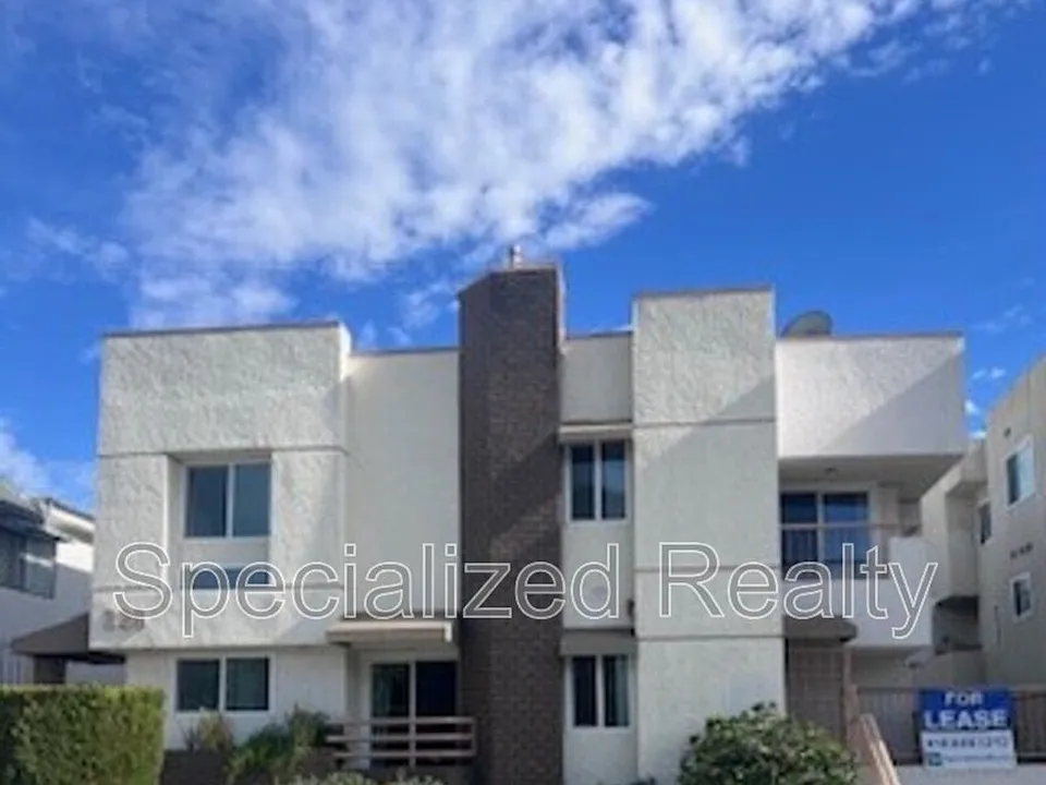 328 E Providencia Ave