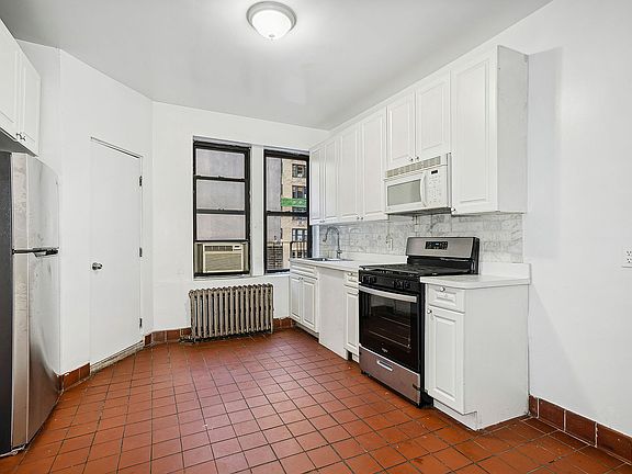 2nd image of 1308 2nd Ave #4S